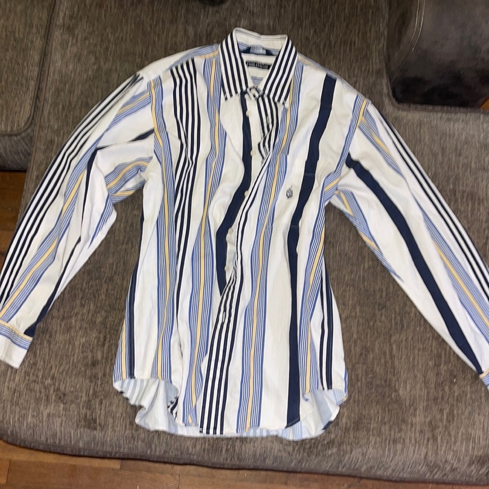 Throw Back Nautica Button Up. Size L + great condition.